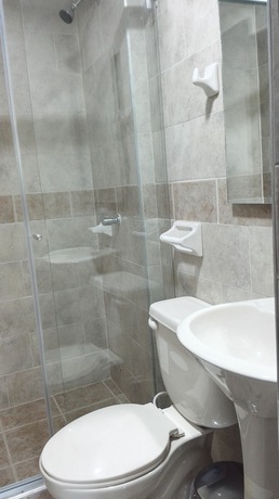 Imagen de la habitación del Hotel Avril. Foto 19