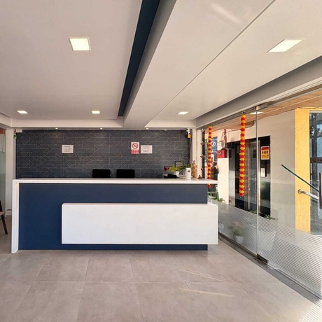 Imagen de los interiores del Hotel Avron Beach Resort. Foto 14