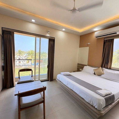 Imagen de la habitación del Hotel Avron Beach Resort. Foto 7
