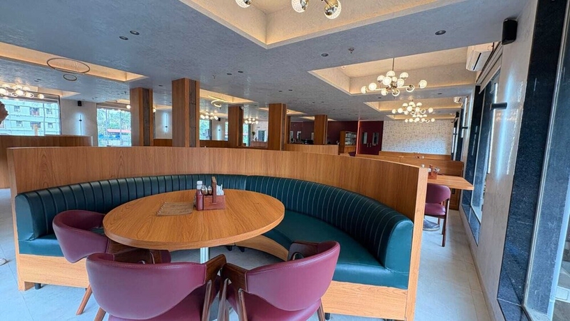 Imagen del bar/restaurante del Hotel Avron Beach Resort. Foto 3
