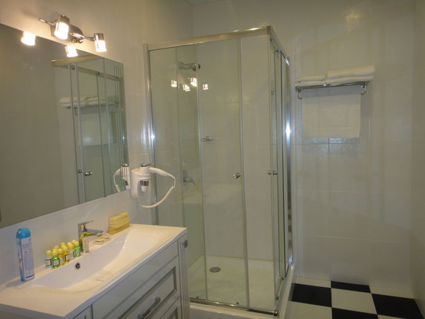 Imagen de la habitación del Hotel Avshar. Foto 12