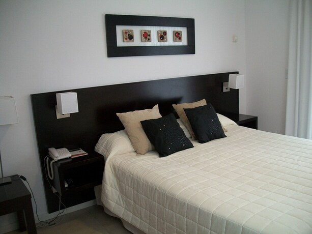 Imagen general del Hotel Avutarda De Carilo. Foto 4