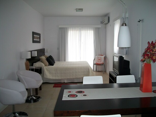 Imagen general del Hotel Avutarda De Carilo. Foto 13