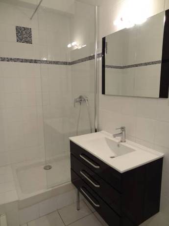 Imagen de la habitación del Hotel Avy Lyon Bellecour. Foto 16