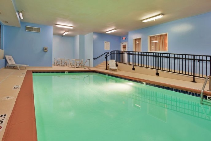 Imagen de la piscina del Hotel Avyan. Foto 6