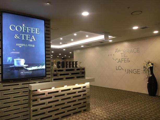 Imagen del bar/restaurante del Hotel Aw. Foto 4