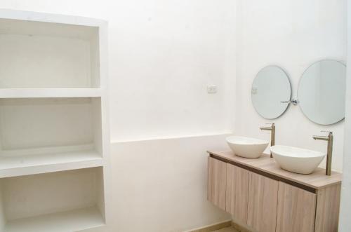 Imagen de la habitación del Hotel Aw Puertas de la Bahia. Foto 20