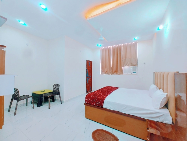 Imagen de la habitación del Hotel Awadh Star Palace. Foto 4
