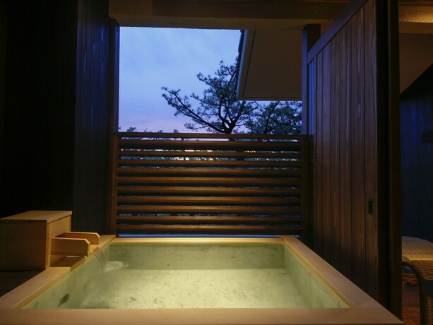 Imagen de la habitación del Hotel Awaji Hamarikyu Takumi. Foto 21