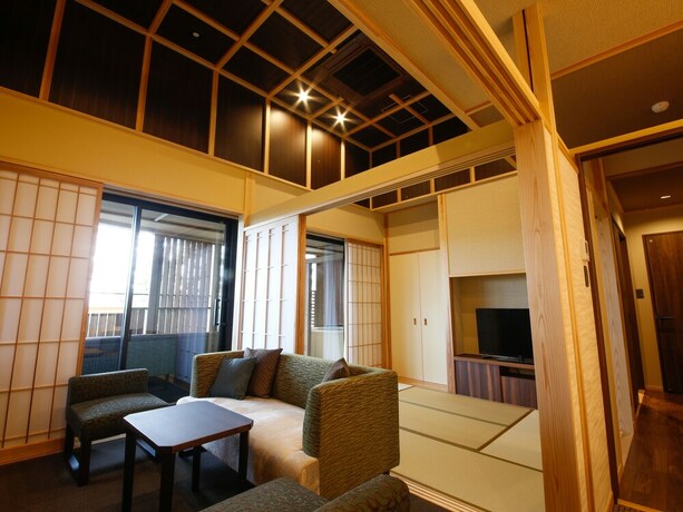 Imagen de la habitación del Hotel Awaji Hamarikyu Takumi. Foto 22