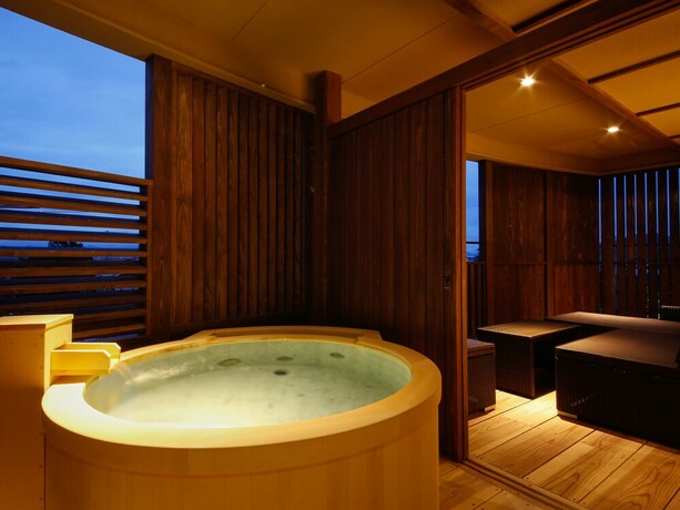 Imagen de la habitación del Hotel Awaji Hamarikyu Takumi. Foto 23