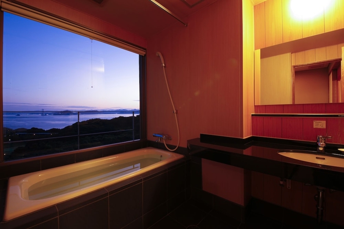 Imagen de la habitación del Hotel Awaji Island Uzushio Onsen Umemaru. Foto 13