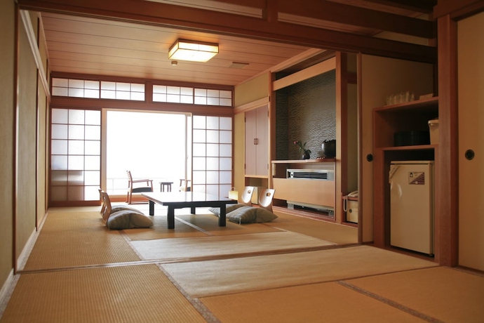 Imagen de la habitación del Hotel Awaji Island Uzushio Onsen Umemaru. Foto 14