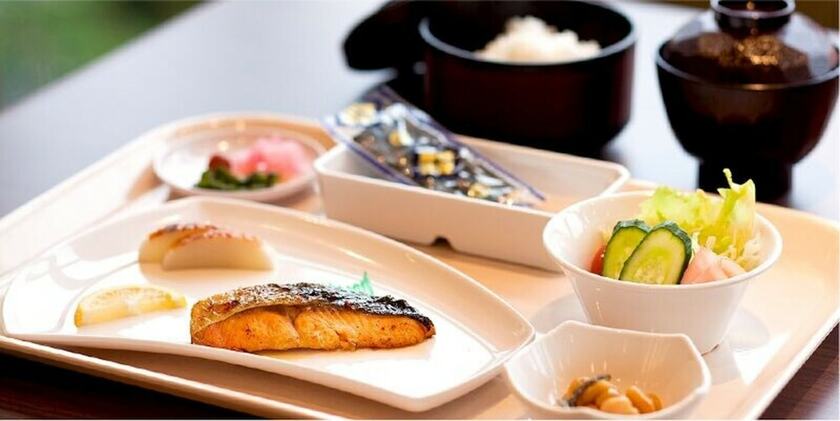 Imagen del bar/restaurante del Hotel Awaji Prince. Foto 11