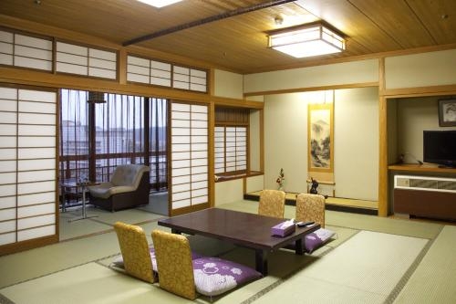 Imagen de la habitación del Hotel Awara Onsen Seifuso. Foto 9