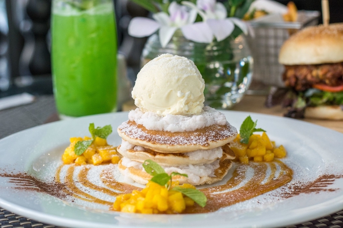 Imagen del bar/restaurante del Hotel Away Chiang Mai Thapae Resort - A Vegan Retreat. Foto 10