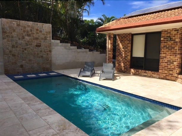 Imagen de la piscina del Hotel Away On Massinger Street. Foto 18