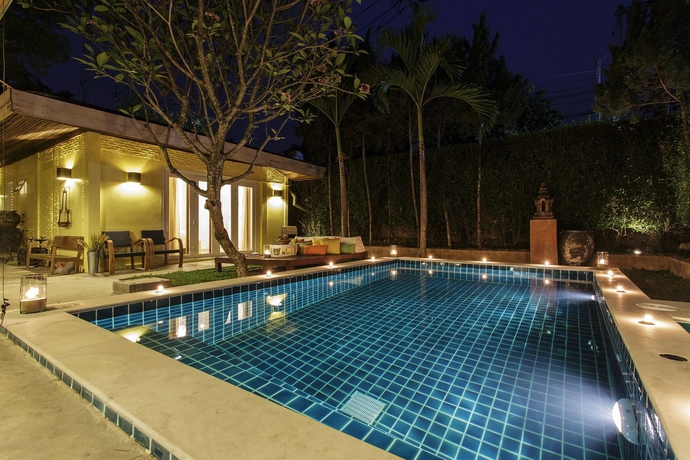 Imagen de la piscina del Hotel Away Phucome Chiang Mai Villa. Foto 15