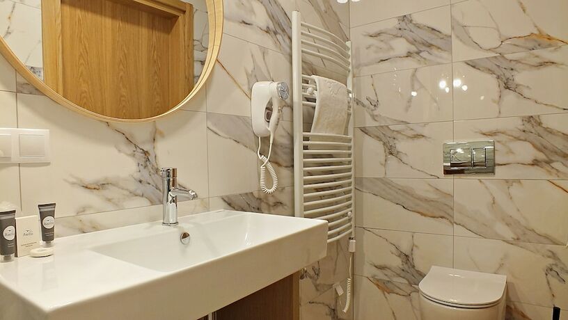 Imagen de la habitación del Hotel Awilla. Foto 18