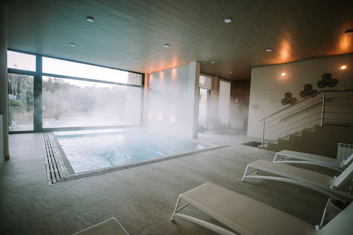 Imagen de la piscina del Hotel Awka Apart. Foto 19