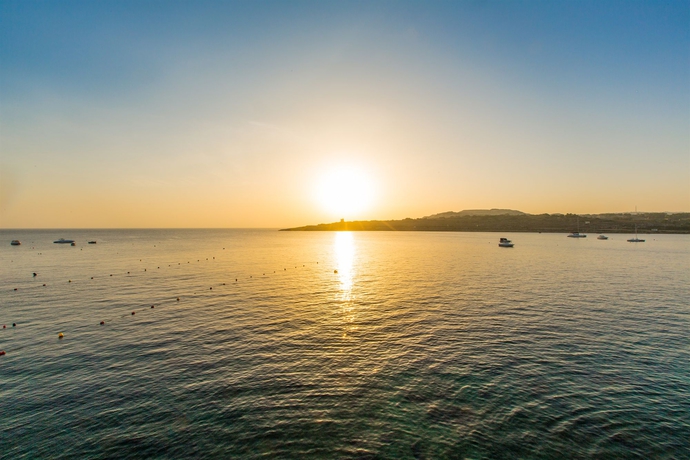 Imagen de los exteriores del Hotel Ax Odycy. Foto 6