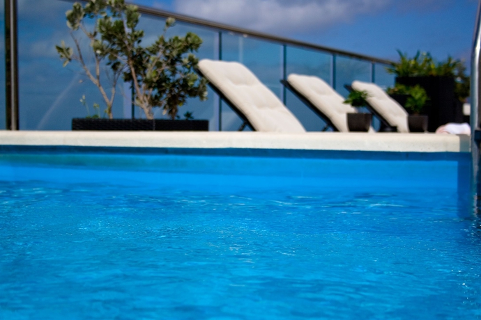 Imagen de la piscina del Hotel Ax Palazzo Capua. Foto 15