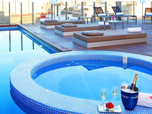 Imagen de la piscina del Hotel Axel Barcelona - Adults Only. Foto 16
