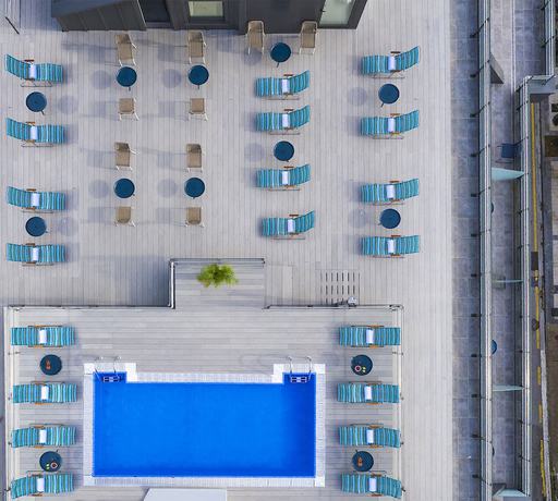 Imagen de la piscina del Hotel Axel San Sebastián - Adults Only. Foto 18