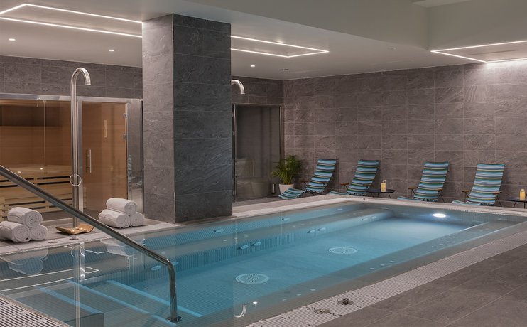 Imagen de la piscina del Hotel Axel San Sebastián - Adults Only. Foto 20
