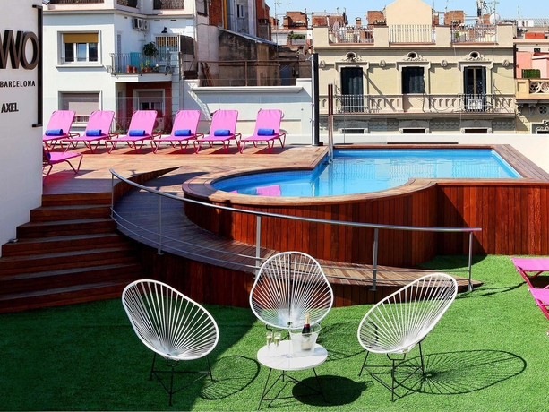 Imagen de la piscina del Hotel Axel TWO Barcelona - Adults Only. Foto 16