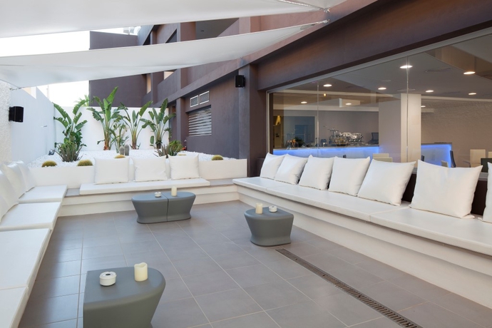 Imagen general del Hotel AxelBeach Ibiza Suites Apartments Spa and Beach Club - Adults Only. Foto 4