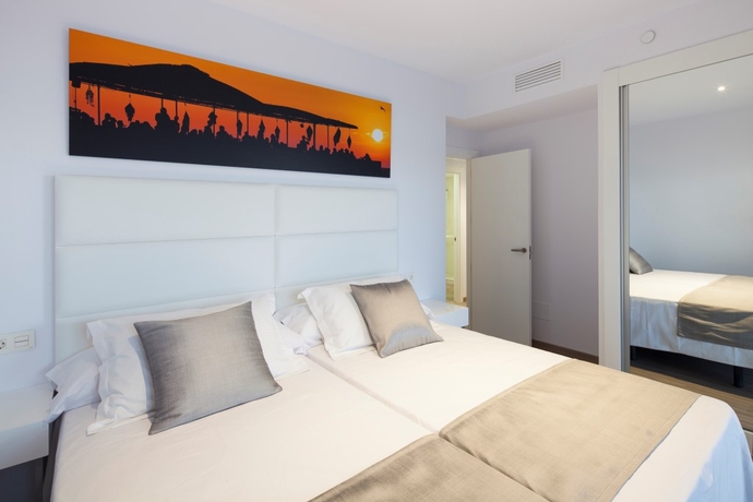 Imagen general del Hotel AxelBeach Ibiza Suites Apartments Spa and Beach Club - Adults Only. Foto 8