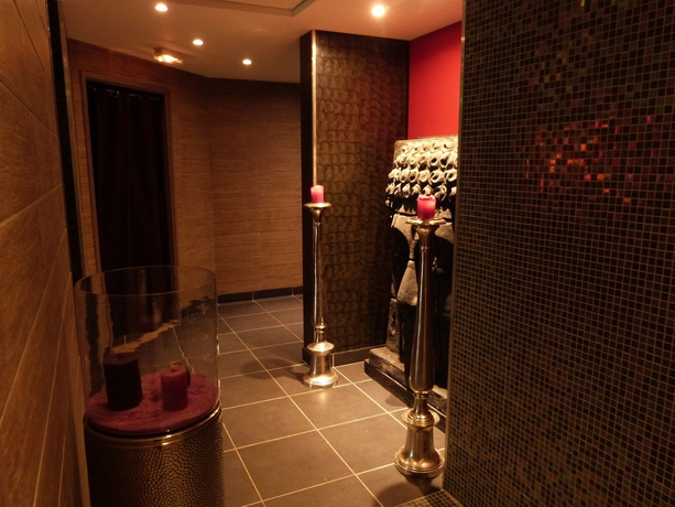 Imagen de la piscina del Hotel Ax'hotel. Foto 11