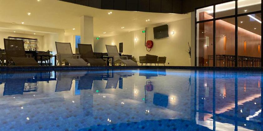 Imagen de la piscina del Hotel Axil. Foto 5