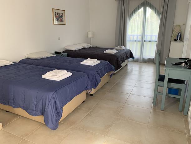 Imagen de la habitación del Hotel Axiothea. Foto 13