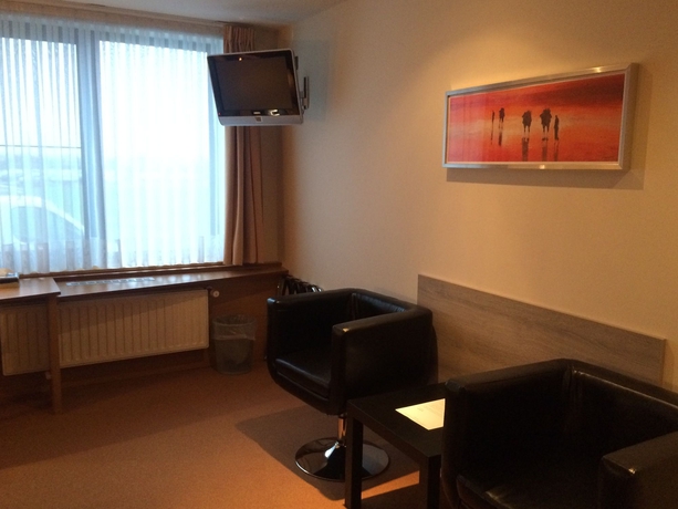 Imagen de la habitación del Hotel Axis. Foto 6