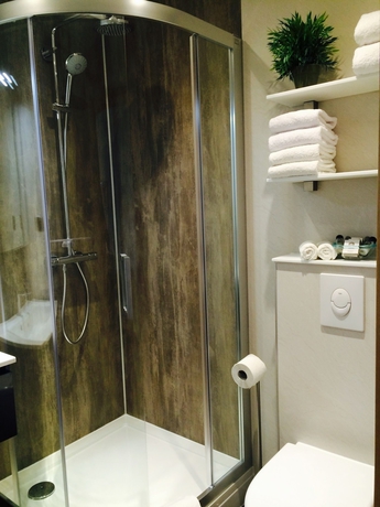 Imagen de la habitación del Hotel Axis. Foto 8