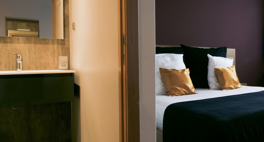 Imagen de la habitación del Hotel Axis. Foto 14