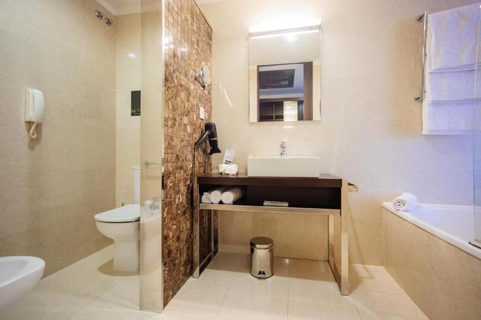 Imagen de la habitación del Hotel Axis Porto Business and Spa. Foto 7