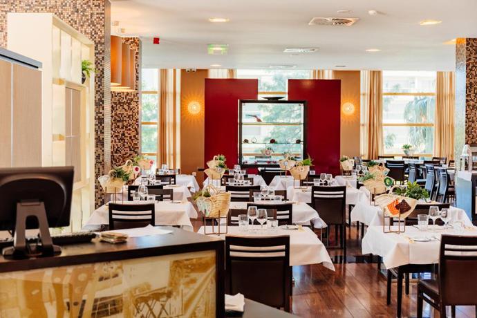 Imagen del bar/restaurante del Hotel Axis Porto Business and Spa. Foto 2