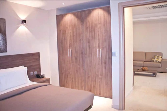Imagen de la habitación del Hotel Axis Suites. Foto 6