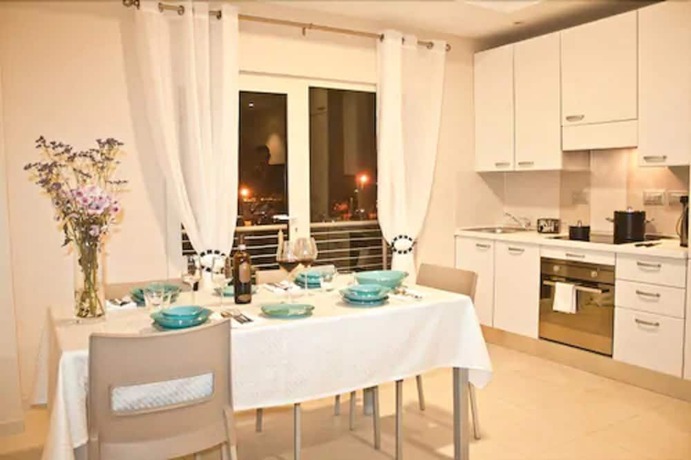 Imagen de la habitación del Hotel Axis Suites. Foto 18