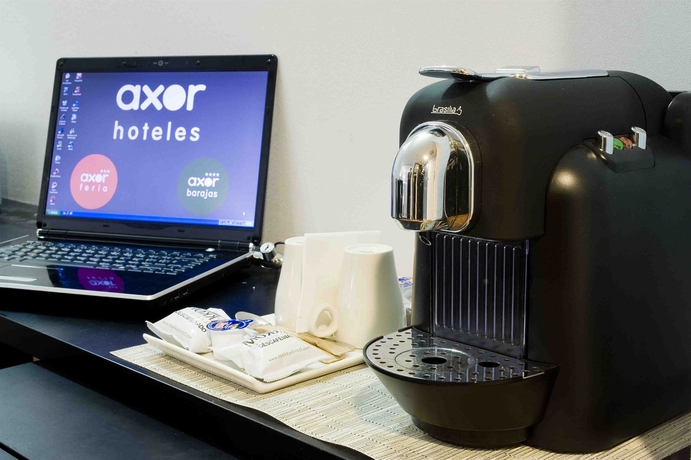 Imagen de la habitación del Hotel Axor Barajas. Foto 5