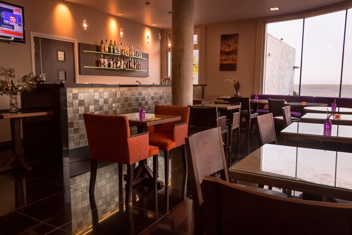 Imagen del bar/restaurante del Hotel Axsur Design. Foto 6