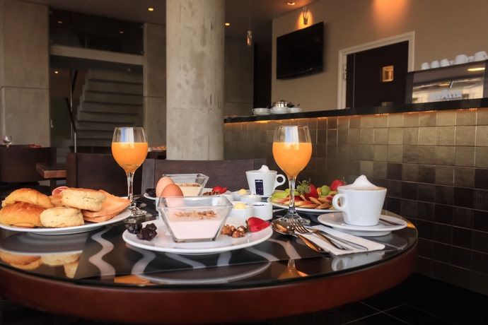 Imagen del bar/restaurante del Hotel Axsur Design. Foto 10