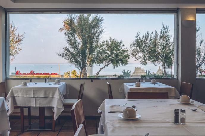 Imagen del bar/restaurante del Hotel Aya Seahotel – Adults Only. Foto 3