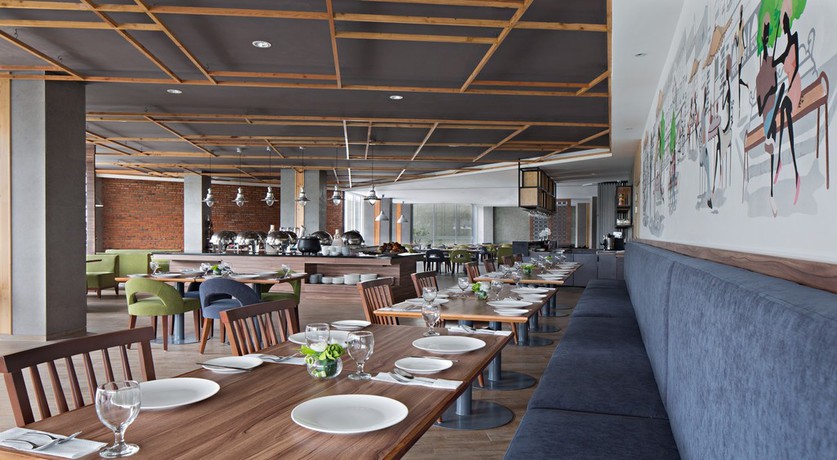 Imagen del bar/restaurante del Hotel Ayaka Suites. Foto 4
