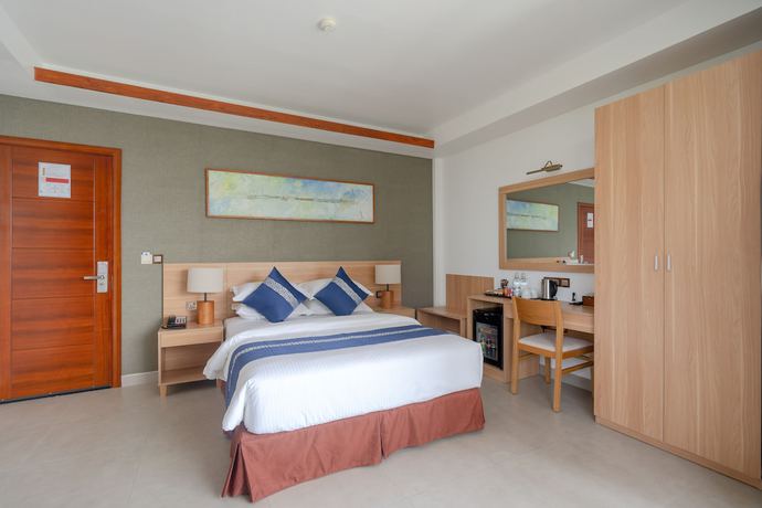 Imagen de la habitación del Hotel Ayala Ocean View. Foto 5