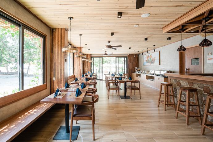 Imagen de los interiores del Hotel Ayala Ocean View. Foto 18