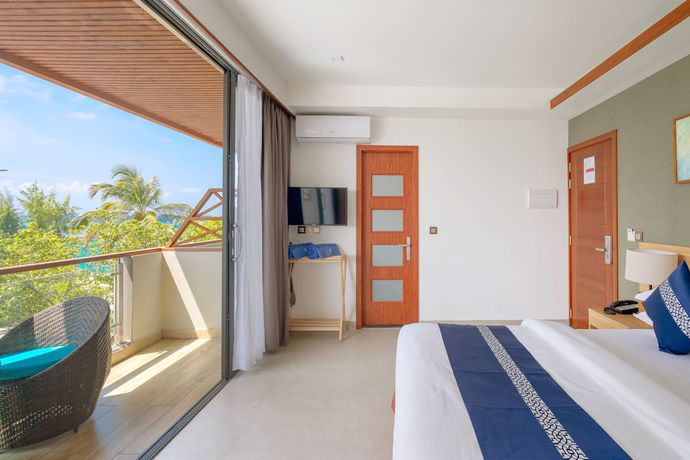 Imagen de la habitación del Hotel Ayala Ocean View. Foto 15